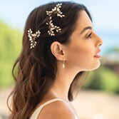 Fotografía: Ivory and Co Conjunto de horquillas Cosmos con cristales dorados y perlas