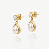 Photograph: Ivory and Co Corsica Gold Pearl Earrings