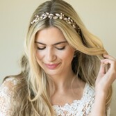 Fotografía: Ivory and Co Diadema de hojas doradas y perlas de Skylark