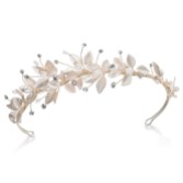 Fotografía: Ivory and Co Diadema lateral con flores y hojas esmaltadas en oro Olympia