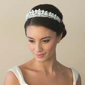 Fotografía: Ivory and Co Diadema nupcial de Alexandra con adornos de cristal