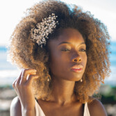 Fotografía: Ivory and Co Horquilla de pelo con perlas y diseño llamativo de Astrid Silver