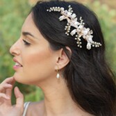 Fotografía: Ivory and Co Horquilla floral con perlas «Spring Dream Gold»