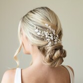 Fotografía: Ivory and Co Horquilla para el pelo «Summer Breeze» con hoja esmaltada en plata y ramita de perlas