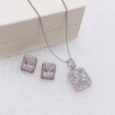 Fotografía: Ivory and Co Juego de joyas rectangular de cristal de estilo Art Déco