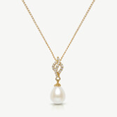 Fotografia: Ivory and Co Lisbon Gold Pearl Pendant Necklace