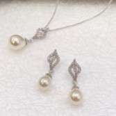 Fotograf: Ivory and Co Lissabon Perlen Brautschmuck Set