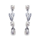 Fotografía: Ivory and Co Pendientes de boda Belgravia con perlas y cristales en forma de gota