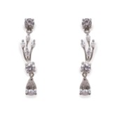 Fotografía: Ivory and Co Pendientes de boda con forma de gota de cristal de inspiración vintage de Mayfair