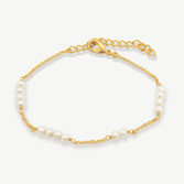 Fotograf: Ivory and Co St Ives Gold Dainty Pearl Chain Bracelet