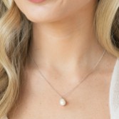 Fotograf: Ivory and Co Westbury Silber Perle Tropfen Anhänger