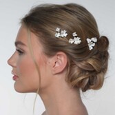 Fotografía: Juego de 3 horquillas doradas con flores de porcelana color marfil «Camellia»