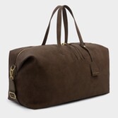 Fotografía: Katie Loxton Bolso de viaje tipo duffle de imitación de ante «Soho Chocolate»