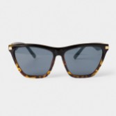 Fotografía: Katie Loxton Gafas de sol de ojo de gato Marbella en carey negro