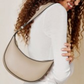Fotografia: Katie Loxton Mala de ombro pequena Marni em cinza claro
