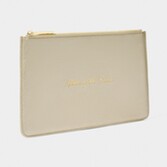 Zdjęcie: Katie Loxton Metaliczna złota torebka z napisem „Matka panny młodej”