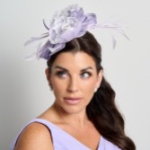 Fotograf: Lila Floral Feder Hochzeit Fascinator