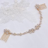 Fotograf: Melody Gold Drapierte Kristall Hochzeit Kopfstück