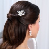 Fotografía: Mini peine floral con perlas Tiffany y cristal de zafiro claro
