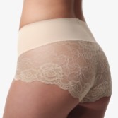 Fotograf: Nude Mid Taille Spitze Braut Shorts