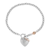 Fotografía: Olivia Burton Pulsera de plata con nudo en forma de corazón