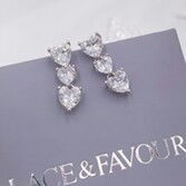 Fotografía: Pendientes de boda «Crystal Hearts» de Langham CZ