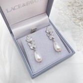Fotografía: Pendientes «Divine Silver» con circonitas y perlas en forma de lágrima
