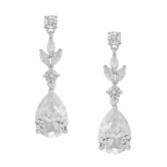 Fotografía: Pendientes largos Lilibeth con circonitas