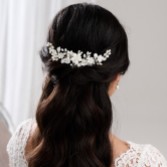Fotografia: Pente de cabelo para casamento com flores de porcelana em marfim Edelweiss e pérolas
