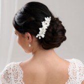 Fotografia: Pente de cabelo para casamento com flores em porcelana cor de marfim e pérolas
