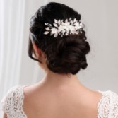 Fotografia: Pente para o cabelo com flores em cerâmica e folhas em ouro rosa da Blaze