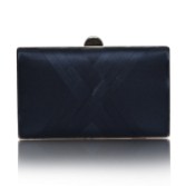 Fotograf: Perfect Bridal Bay Navy Criss Cross Satin Clutch Tasche