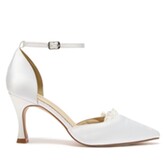 Photograph: Perfect Bridal Chaussures à talon moyen Hattie en satin ivoire avec détails en dentelle