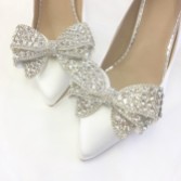 Fotografia: Perfect Bridal Clipes para sapatos com laço grande decorados com cristais Zinnia