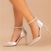 Photograph: Perfect Bridal Detachable Keshi Pearl Ankle Straps