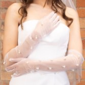 Fotografia: Perfect Bridal Luvas transparentes em marfim, até ao cotovelo, com pérolas