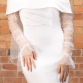 Fotografia: Perfect Bridal Mangas de vestido de noiva em marfim com bolinhas