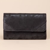 Fotografia: Perfect Bridal Pochette Amelia nera con dettagli in pelle di serpente