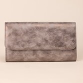 Photograph: Perfect Bridal Pochette texturée Alisia Mink