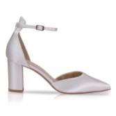 Fotografia: Perfect Bridal Sapatos de salto alto com tiras no tornozelo e salto em bloco, em cetim Liberty Ivory