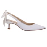 Fotografía: Perfect Bridal Zapatos de tacón bajo con lazo de satén color marfil de Toyah