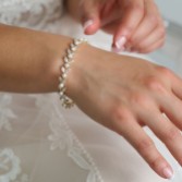 Fotografia: Pulseira de casamento Amalia em ouro com zircónia cúbica e pérolas