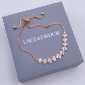 Fotografía: Pulsera ajustable con hojas de cristal en color rosa dorado y lunares