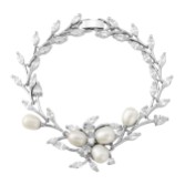 Fotografía: Pulsera de boda «Lola» con perlas de agua dulce y hojas de cristal (plata)
