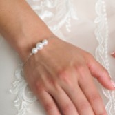 Fotografía: Pulsera de perlas delicadas Sadie Silver