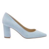 Fotografía: Rachel Simpson Zapatos de salón de tacón grueso de ante azul de Celine
