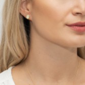 Zdjęcie: Sarah Alexander Kolczyki na sztyfcie z trawy cytrynowej i prehnitu w kolorze złotym