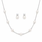 Fotografia: Set di gioielli Evie Silver con orecchini e collana con perle delicate
