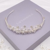 Fotografia: Tiara de casamento com folhas de Matilda Diamante e cristais