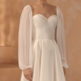 Fotografia: Vestido longo de chiffon em tom de marfim com mangas
